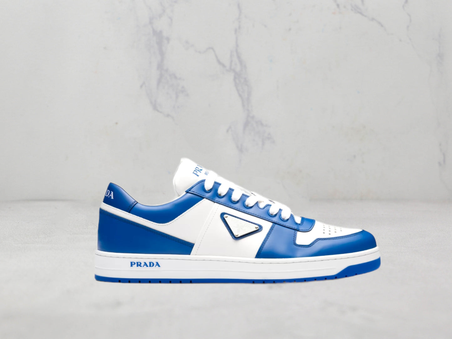 Prada Baskets Downtown en cuir - Bleu