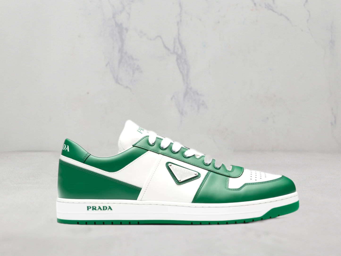 Prada Baskets Downtown en cuir - Vert