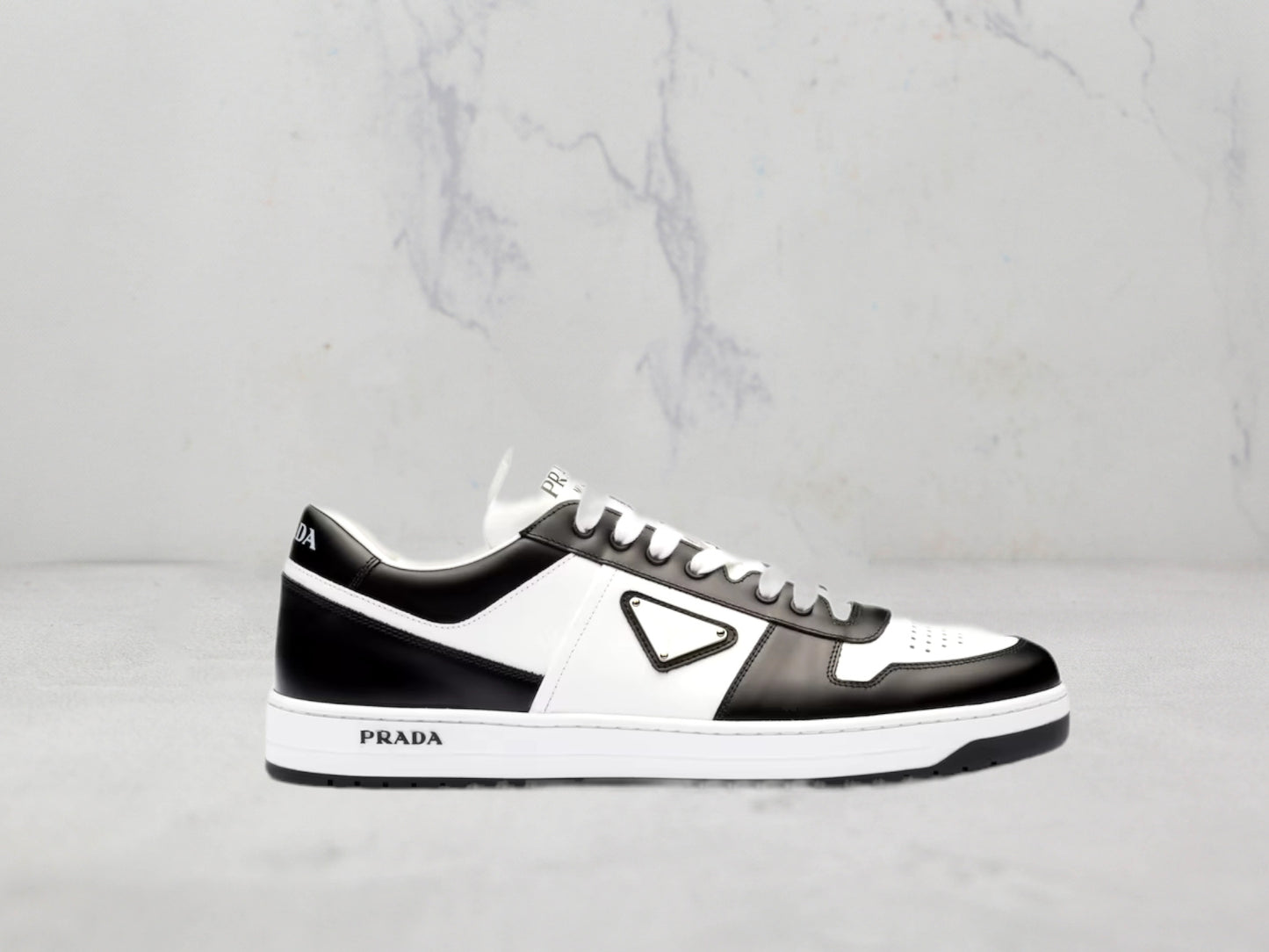 Prada Baskets Downtown en cuir - Noir