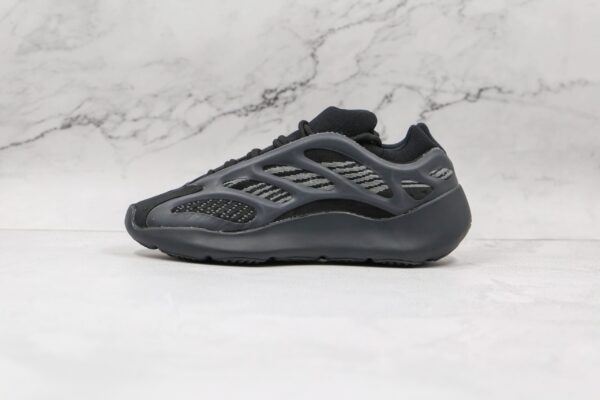 Yeezy Boost 700 V3 - Noir