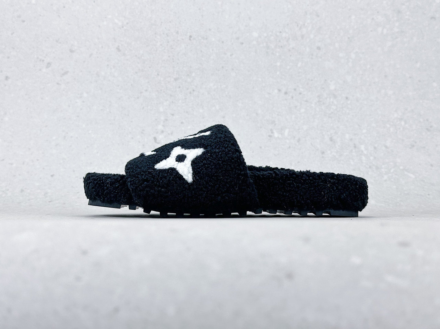 Sandales Fourrure Louis Vuitton - Noir