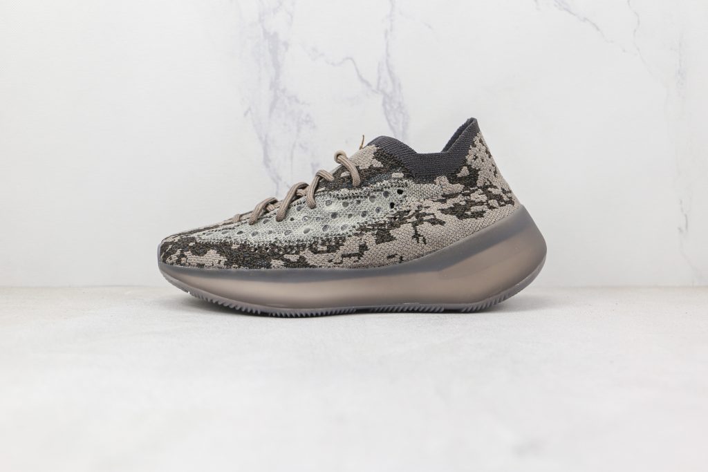 Yeezy Boost 380 - blanc / noir / gris