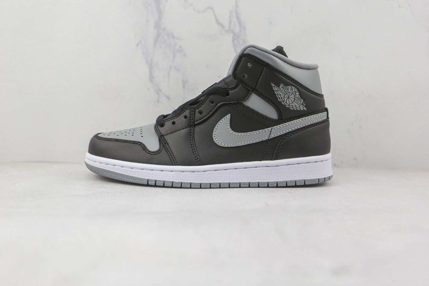 Jordan 1 Mid Shadow -
