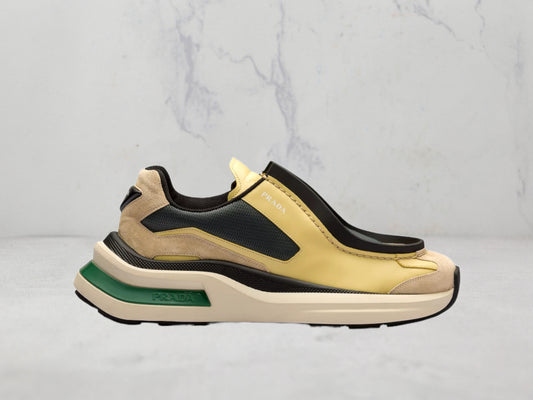Prada Baskets Systeme en cuir brossé - Beige