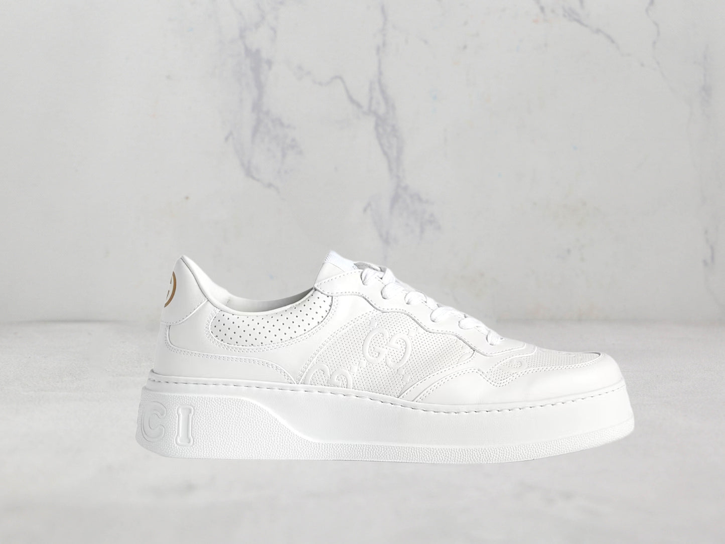 Gucci Basket GG embossé - Gris