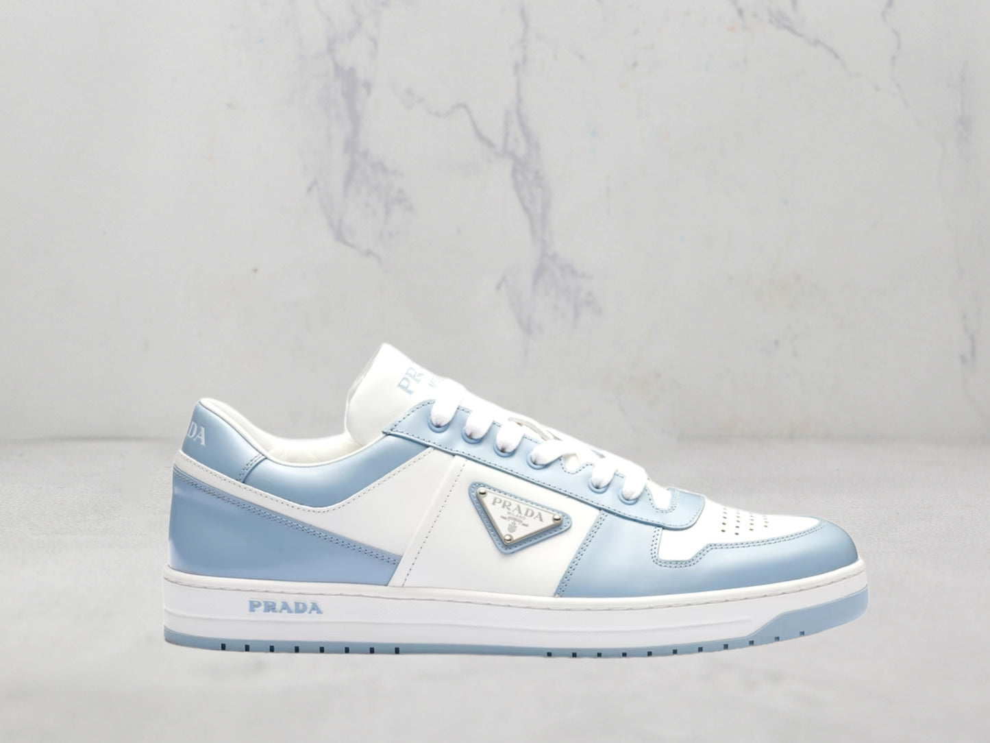 Prada Baskets Downtown en cuir - Bleu clair