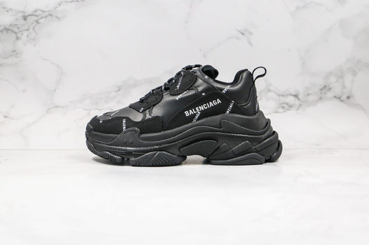 Balenciaga Triple S &#8211; Allover Logo - Noir