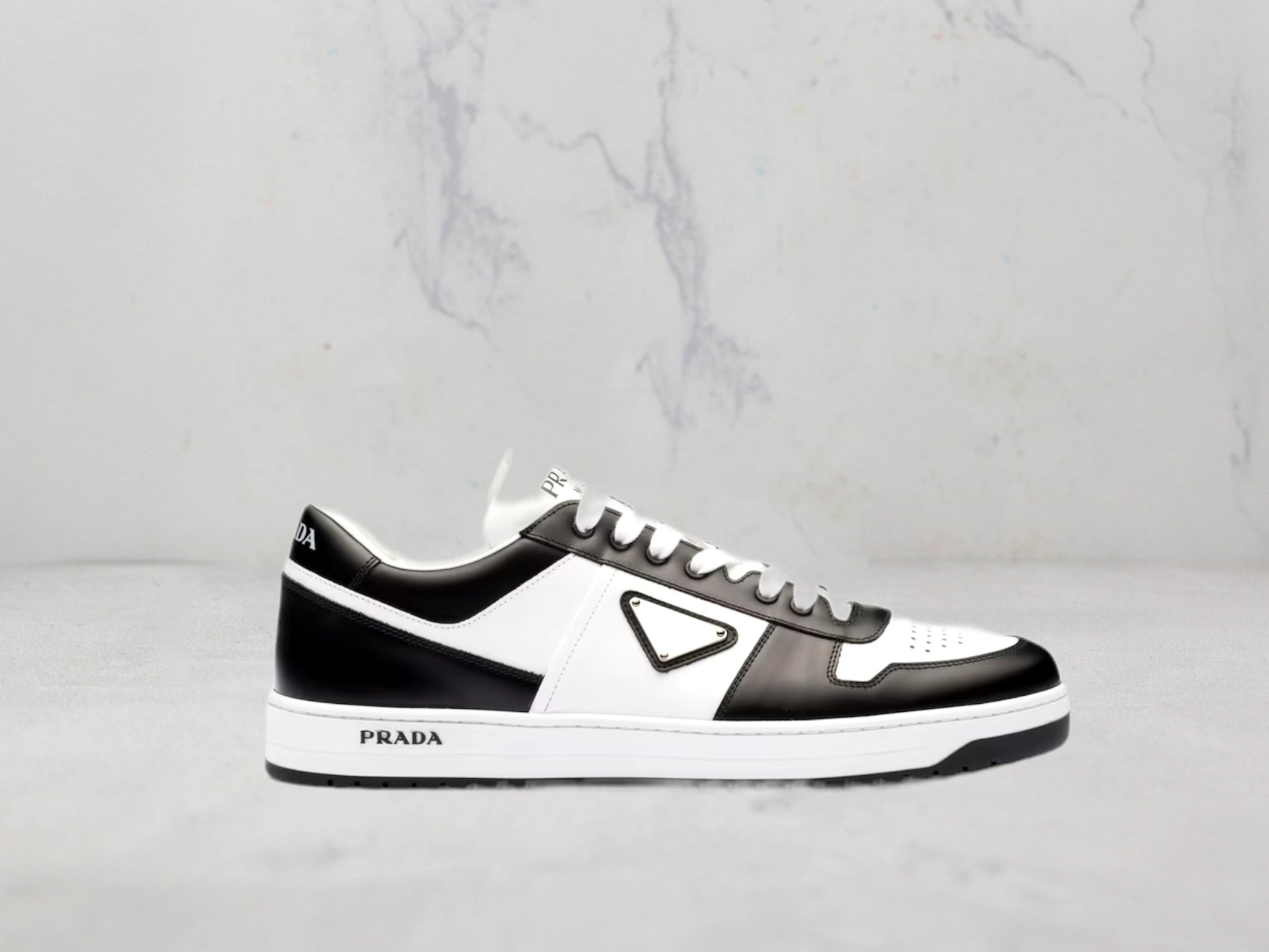 Prada Baskets Downtown en cuir - Noir