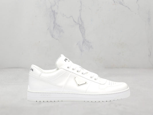 Prada Baskets Downtown en cuir verni - Blanc