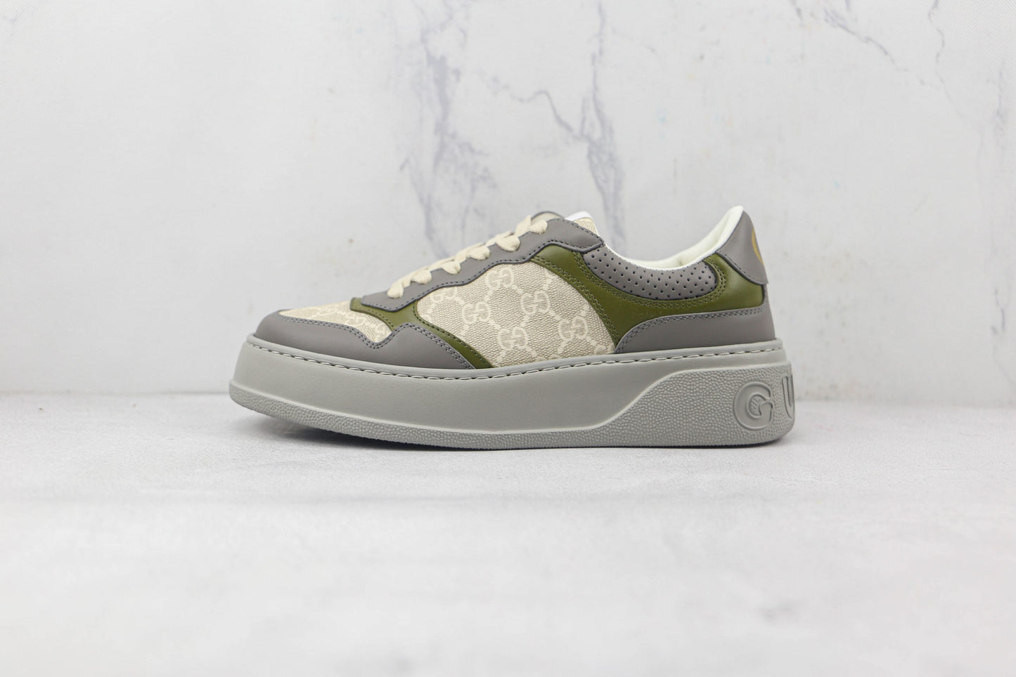 Gucci Baskets GG Supreme - Gris