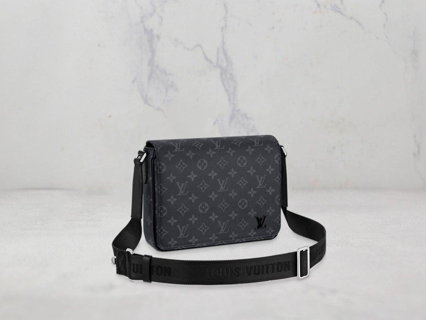 Louis Vuitton &#8211; Sac DISTRICT PM Monogram Éclipse