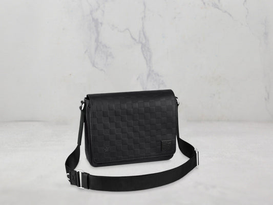 Louis Vuitton &#8211; SAC DISTRICT PM Damier Infini