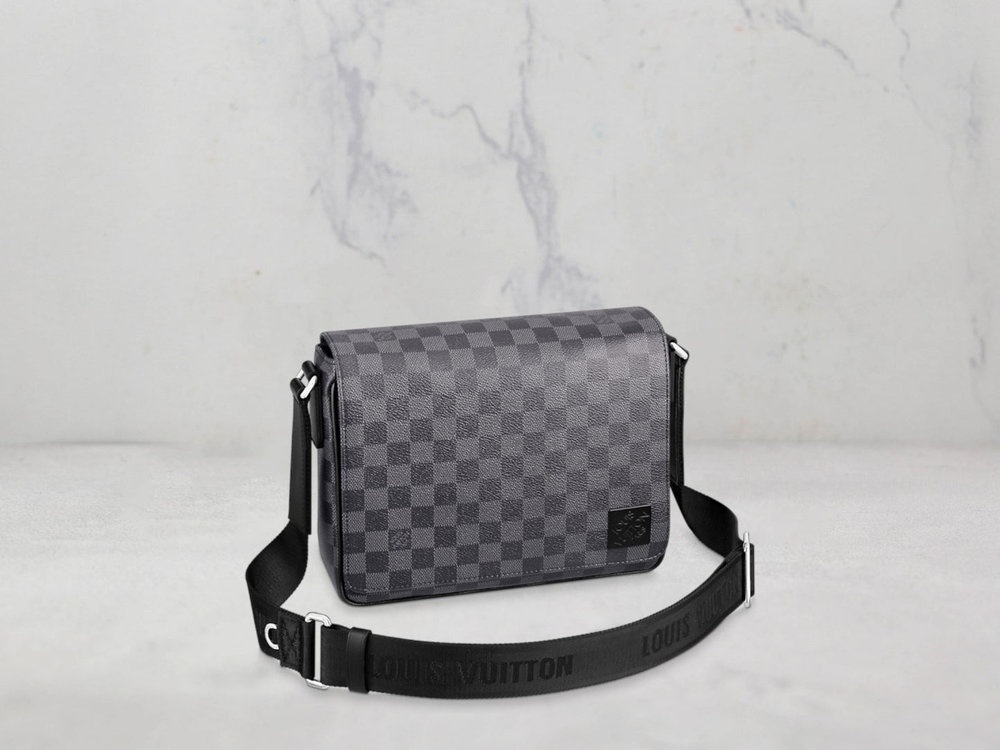Louis Vuitton &#8211; Sac DISTRICT PM toile Damier Graphite
