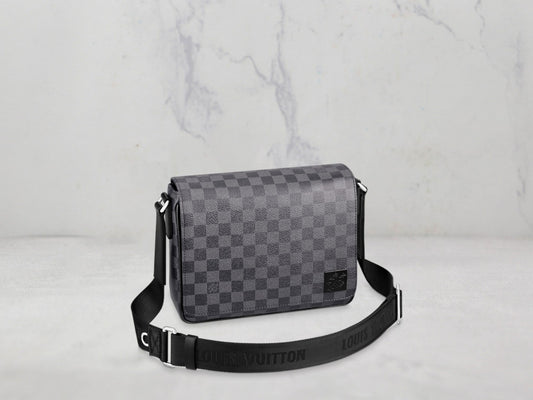 Louis Vuitton &#8211; Sac DISTRICT PM toile Damier Graphite