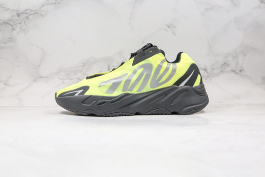Yeezy Boost 700 MNVN - Noir / Jaune Fluo