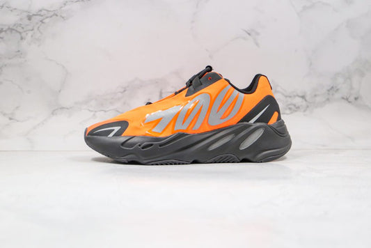 Yeezy Boost 700 MNVN - Noir / orange