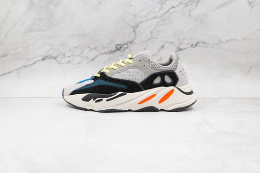 Yeezy Boost 700 - Blanc / Gris