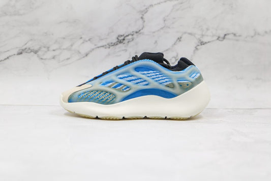 Yeezy Boost 700 V3 - Blanc / Bleu clair