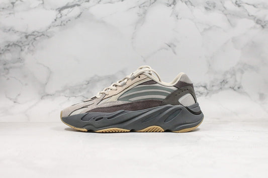 Yeezy Boost 700 V2 - Blanc / Gris
