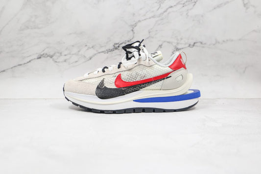 Nike Vaporwaffle Sacai Gum - Blanc / Bleu / Rouge