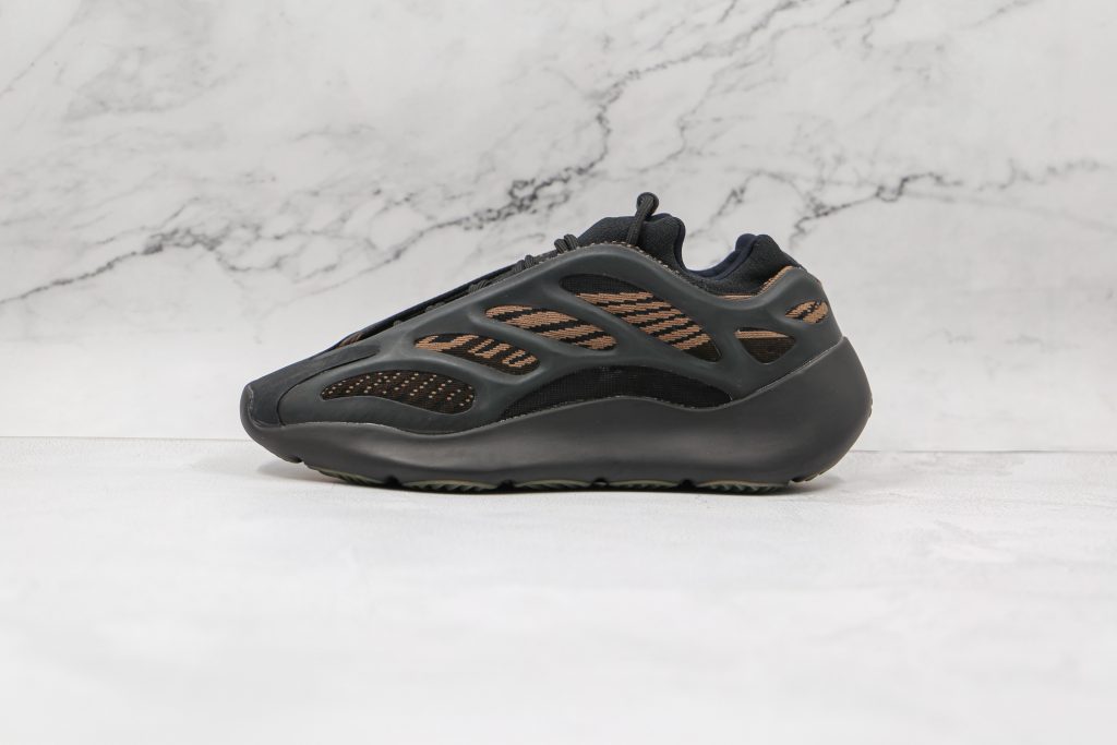 Yeezy Boost 700 V3 - Noir / marron