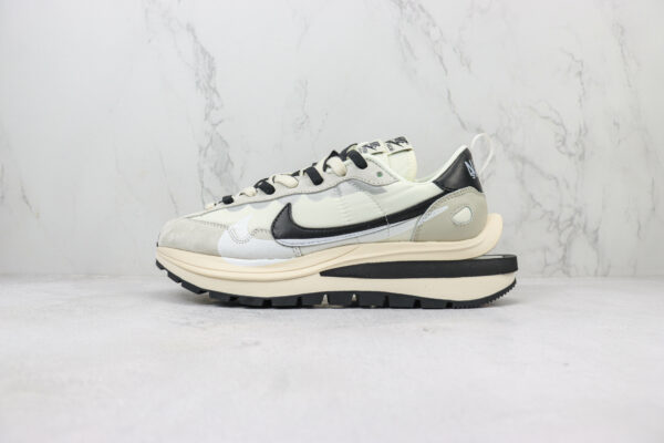Nike Vaporwaffle Sacai Gum - Blanc / Bleu Marine