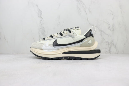 Nike Vaporwaffle Sacai Gum - Blanc / Bleu Marine