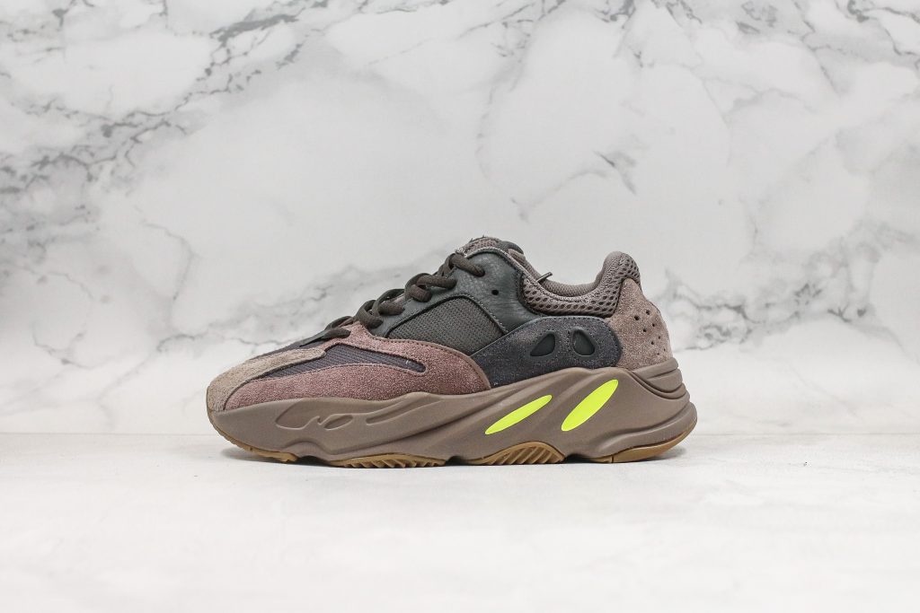 Yeezy Boost 700 - Marron