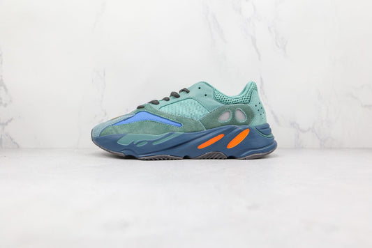 Yeezy Boost 700 - Bleu clair