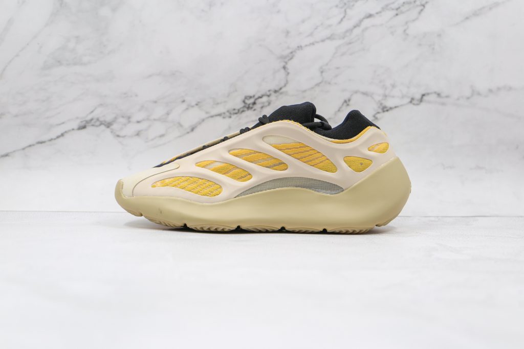 Yeezy Boost 700 V3 - Blanc / Jaune